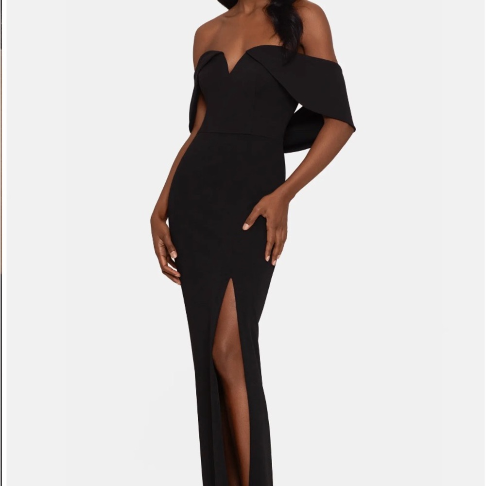 Off the Shoulder Drape Back Scuba Crepe Gown
XSCAPE Worn Once